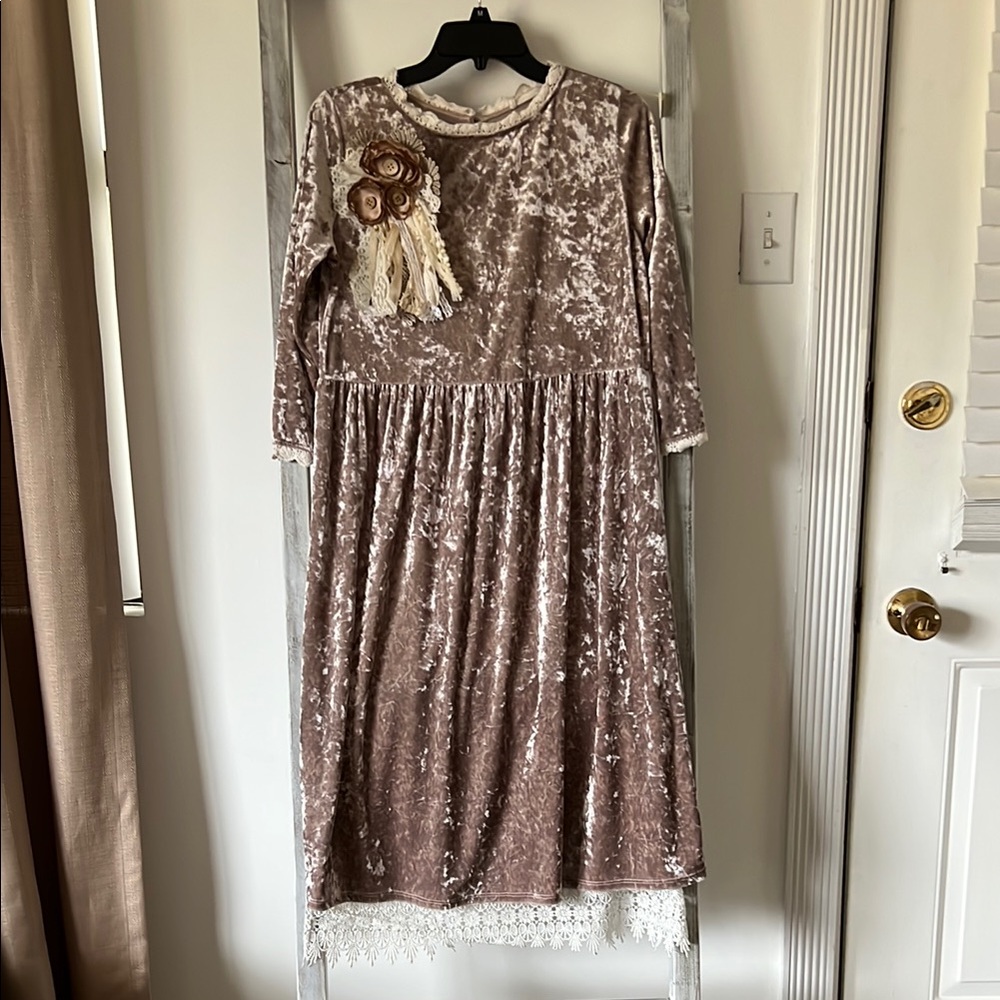 Flamingo Urban Velvet Midi Dress in Taupe